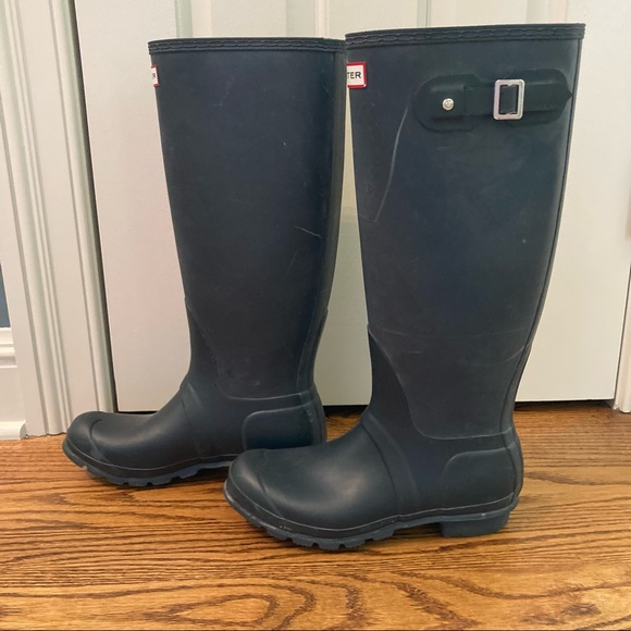 Hunter Navy Rain Boots, size 9 - Picture 5 of 6